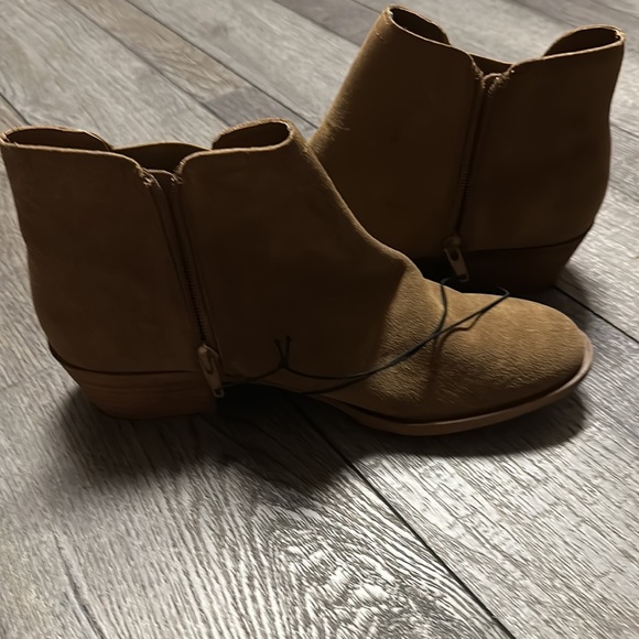 Boots - Picture 2 of 5